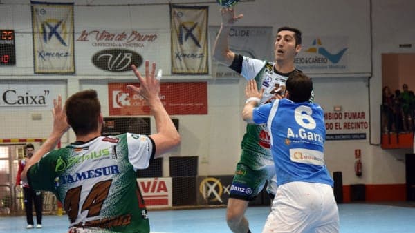 Justo empate entre Ángel Ximénez – AVIA y el Recoletas Atlético Valladolid (27-27)