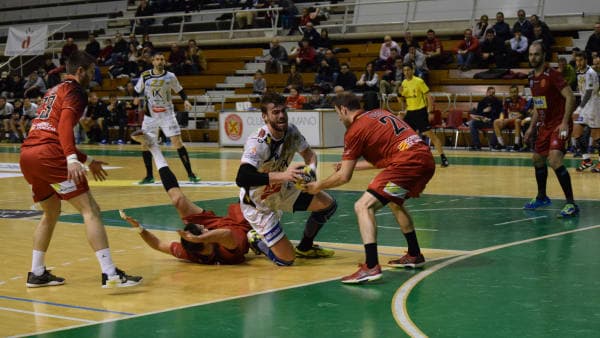 El Ximénez – AVIA cae ante Bada Huesca y se aferra a la vuelta en casa (33-28)