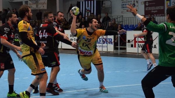 El Ximénez – AVIA certifica su pase ante el Viveros Herol BM Nava (28-28)