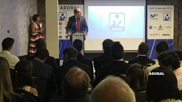 Francisco Pérez y Mariano Jiménez entre los asistentes de la Gala ASOBAL