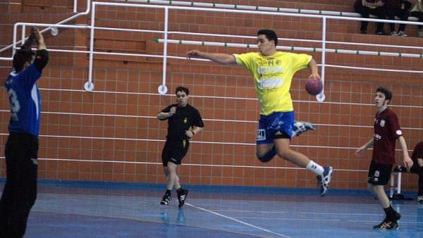 Dani Podadera, nuevo jugador del Ángel Ximénez – AVIA