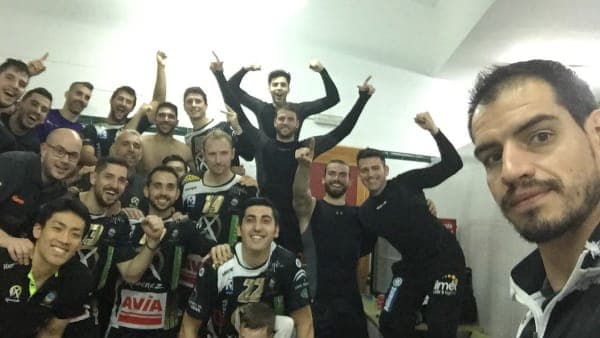 ÁNGEL XIMÉNEZ-AVIA sella con épica su permanencia en ASOBAL (30-29)