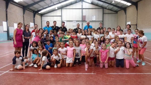 EQUIPO ASOBAL ANGEL XIMENEZ VISITA EL COLEGIO PÚBLICO «DULCE NOMBRE»