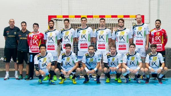 EL CLUB BALONMANO PUENTE GENIL Y AVIA FIRMAN UN ACUERDO DE PATROCINIO