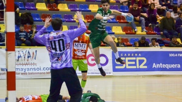 EL MALAGUEÑO MANU DIAZ FICHA POR EL ÁNGEL XIMÉNEZ