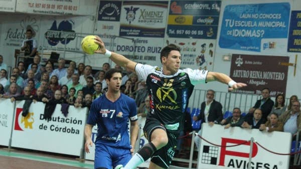 ÁNGEL XIMÉNEZ SE IMPONE CON ROTUNDIDAD AL BM ARAGÓN