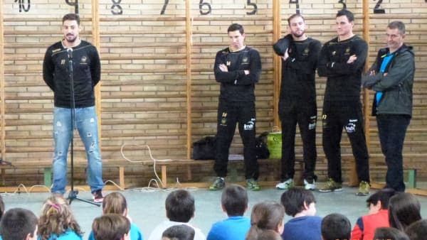 ÁNGEL XIMÉNEZ VISITA EL COLEGIO PÚBLICO «AGUSTÍN RODRIGUEZ»