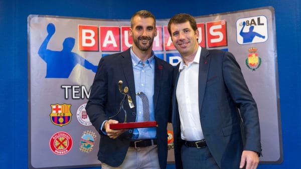 CHISPI RECOGE EL TROFEO AL MÁXIMO GOLEADOR DE ASOBAL