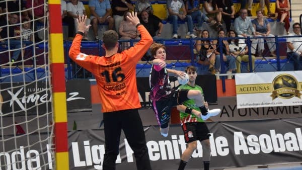 LIGA PLENITUDE ASOBAL: El Ángel Ximénez visita a Bidasoa Irun con el ánimo de mantenerse en la parte alta