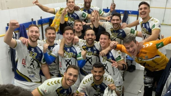 LIGA SACYR ASOBAL: El Ángel Ximénez rompe la imbatibilidad de Cangas como local y conquista O Gatañal (28-33)