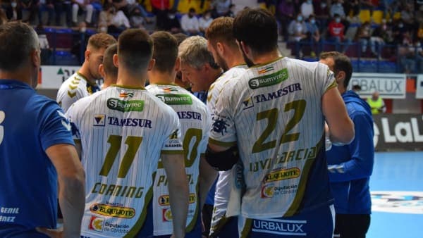 LIGA SACYR ASOBAL: Paco Bustos sobre la cita ante Fraikin BM Granollers: «Es importante reencontrarse con la victoria y dedicarla a la afición»