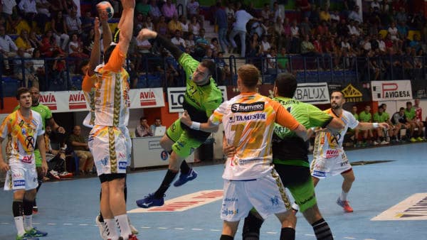 LIGA ASOBAL: El Ximénez – AVIA suma una nueva derrota en casa ante Helvetia Anaitasuna (26-33)